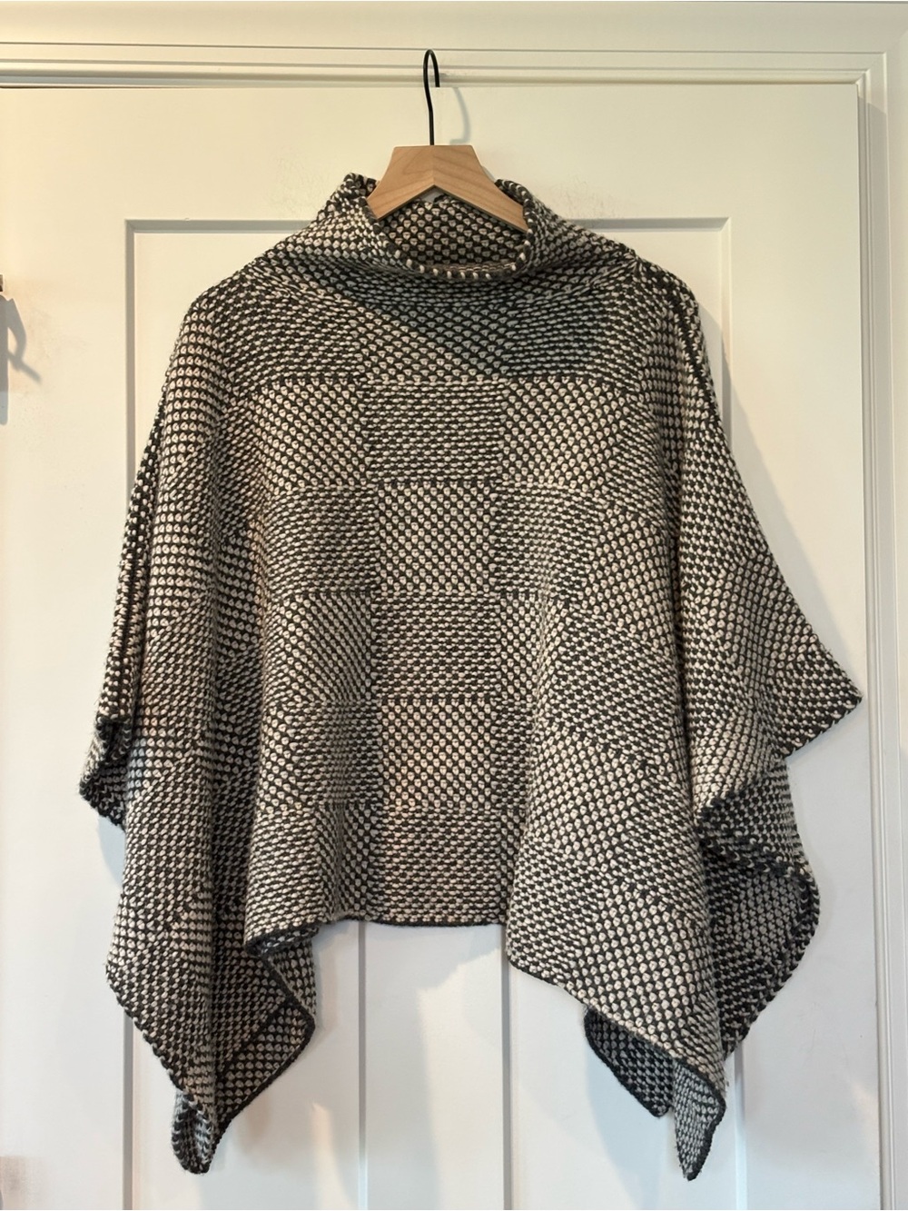 Fisherman Out Of Ireland Oversized Gray Merino Wool Knit Checkered Poncho Size S